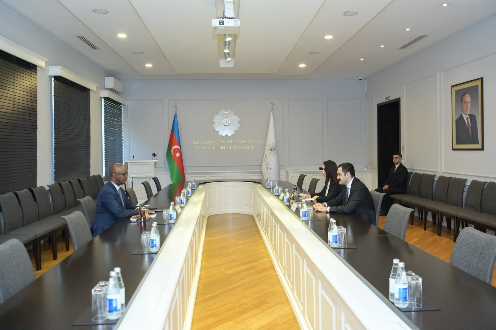 Elm və Təhsil Nazirliyində beynəlxalq əməkdaşlıq görüşü keçirildi