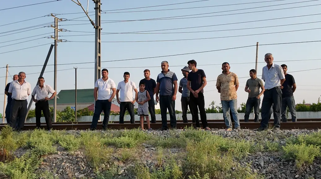 20 il əvvəl aldıqları torpaq başqasının adına rəsmiləşdirilib – 65 ailə evsiz qalmaq təhlükəsindədir-VİDEO