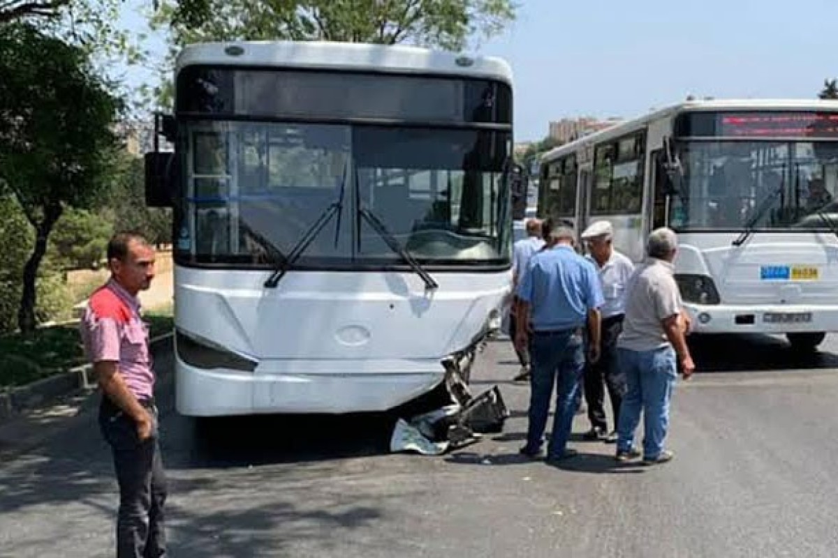 Binədə iki sərnişin avtobusu toqquşdu – 22 nəfər xəstəxanaya çatdırıldı