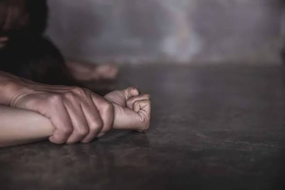 Azərbaycanda dəhşətli cinayət: Yataq xəstəsi anasına cinsi zorakılıq edən oğula hökm oxundu