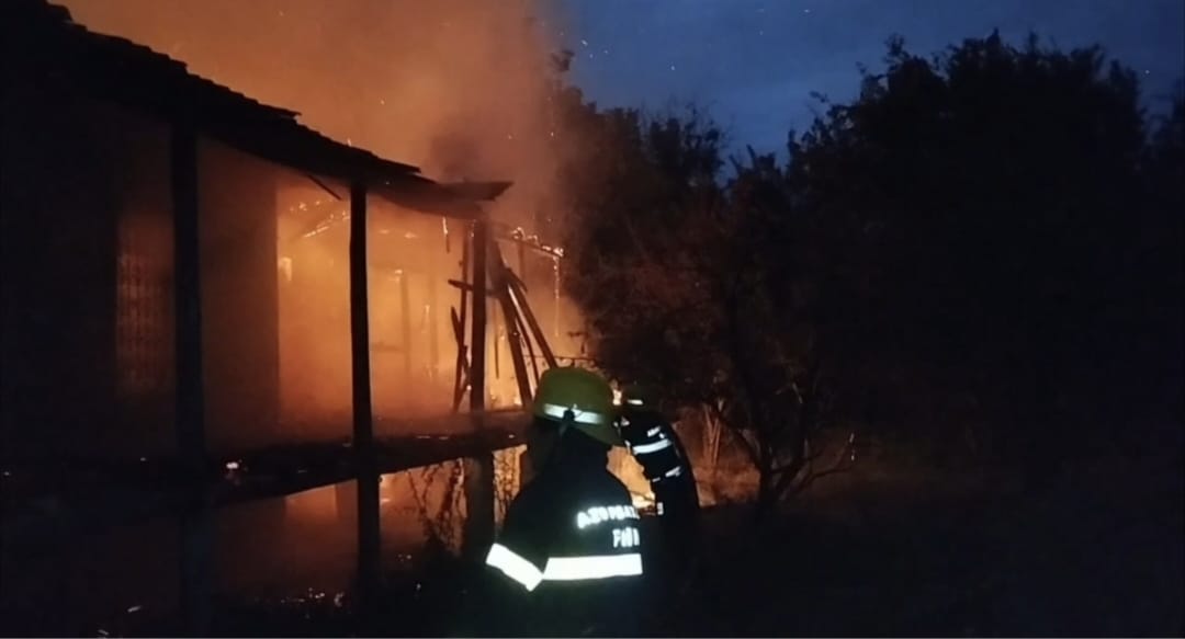 Ucarda yaşayış evi yanıb-FOTO