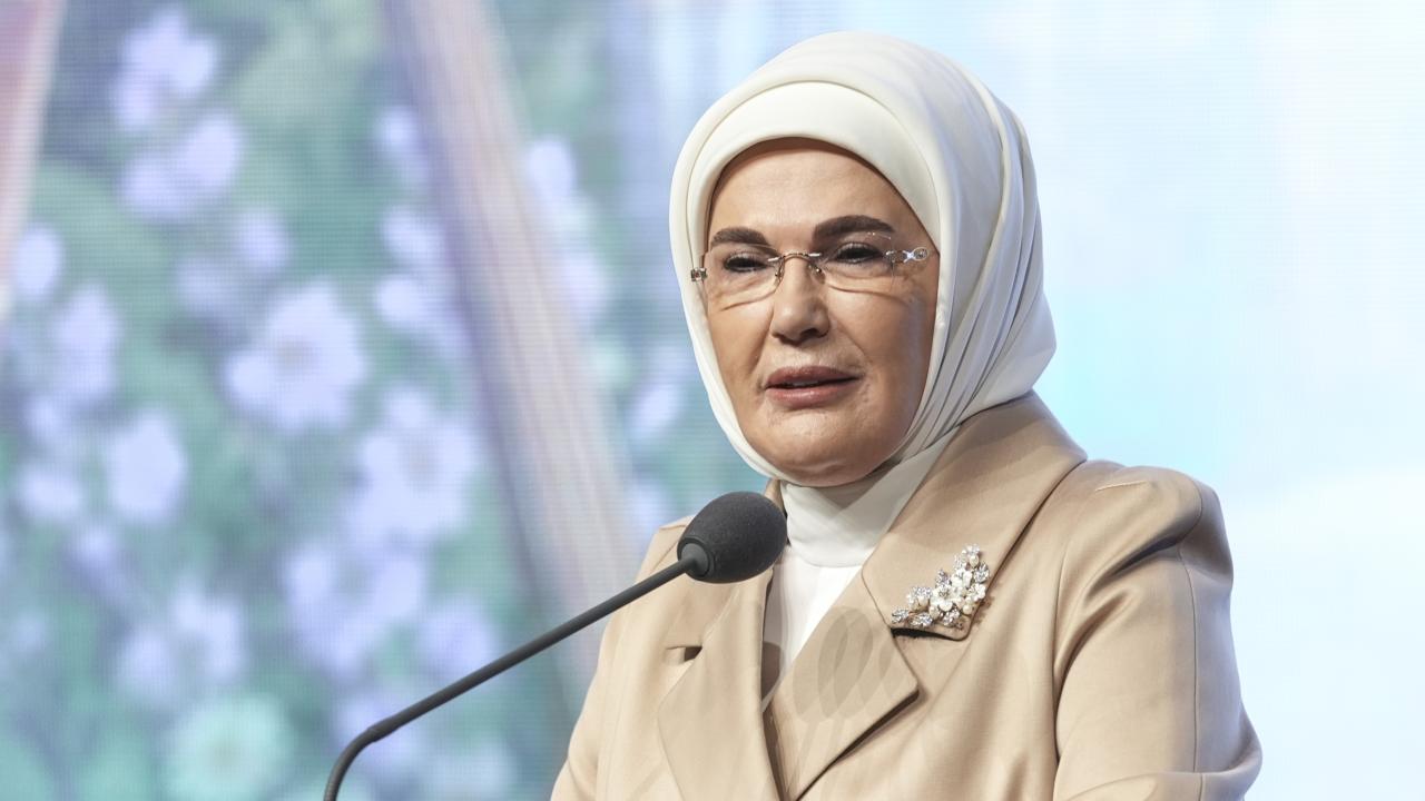 Əminə Ərdoğan 15 İyul şəhidlərini yad edib