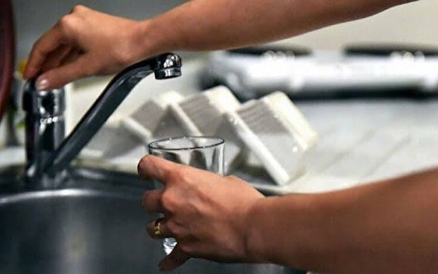 Binəqədidə sakinlər susuzluqdan şikayətlənir: “Gündə 15 saat su olmur”
