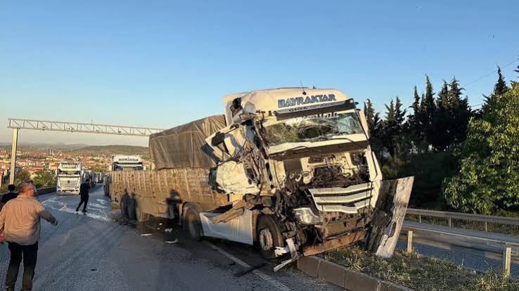 Kürdəmirdə iki TIR toqquşub