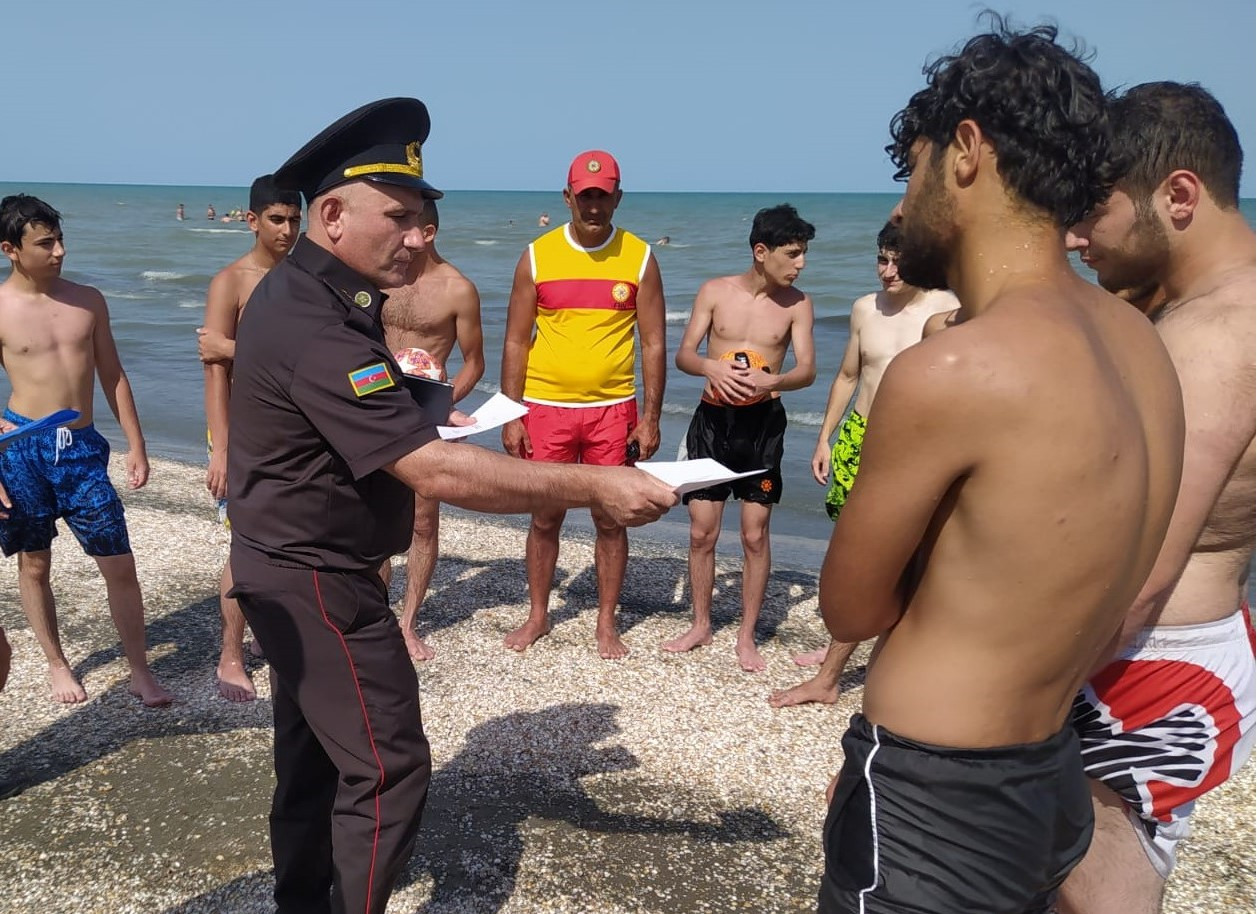 FHN çimərliklərdə təhlükəsizliklə bağlı maarifləndirmə tədbirlərinə başlayıb-FOTO