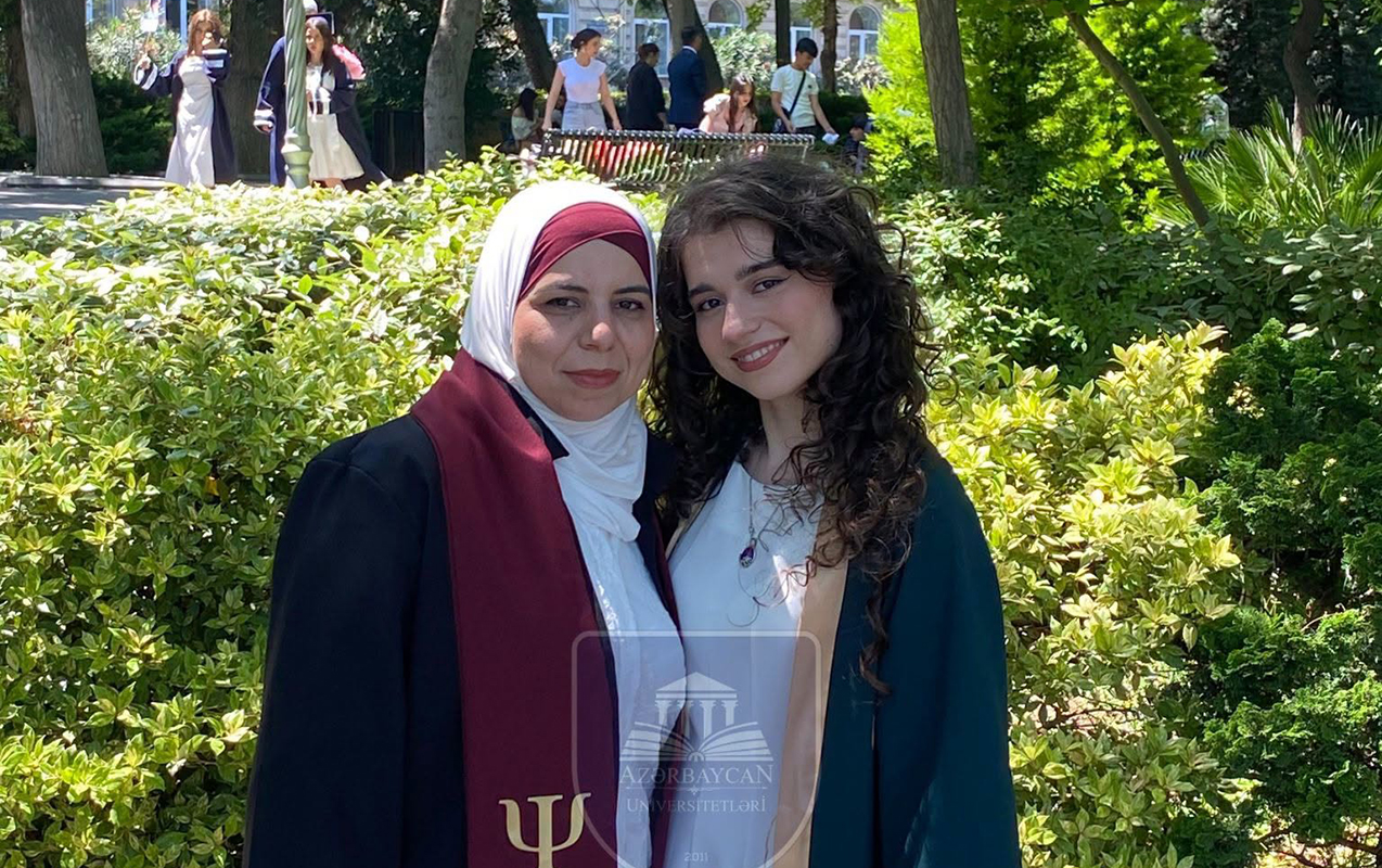 Bakıda ana və qızı eyni vaxtda universitet məzunu olub