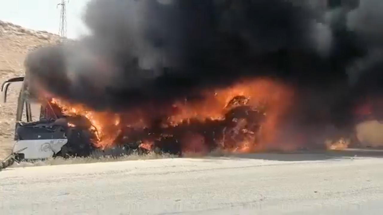 Suriyada dəhşətli avtobus qəzası: 35 nəfər öldü, onlarla yaralı var
