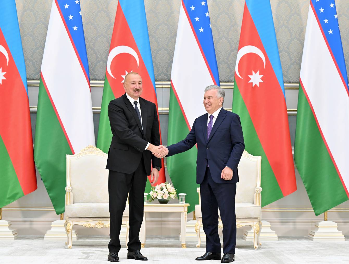 İlham Əliyev və Şavkat Mirziyoyev yüksək dövlət ordenləri ilə təltif olunublar-FOTO+VİDEO