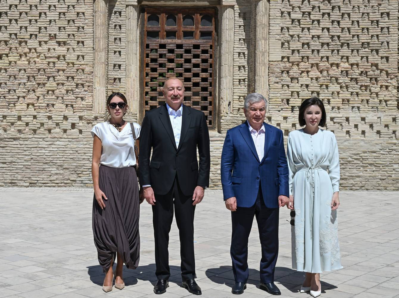 İlham Əliyev və Şavkat Mirziyoyev Buxaranın tarixi məkanlarını ziyarət ediblər