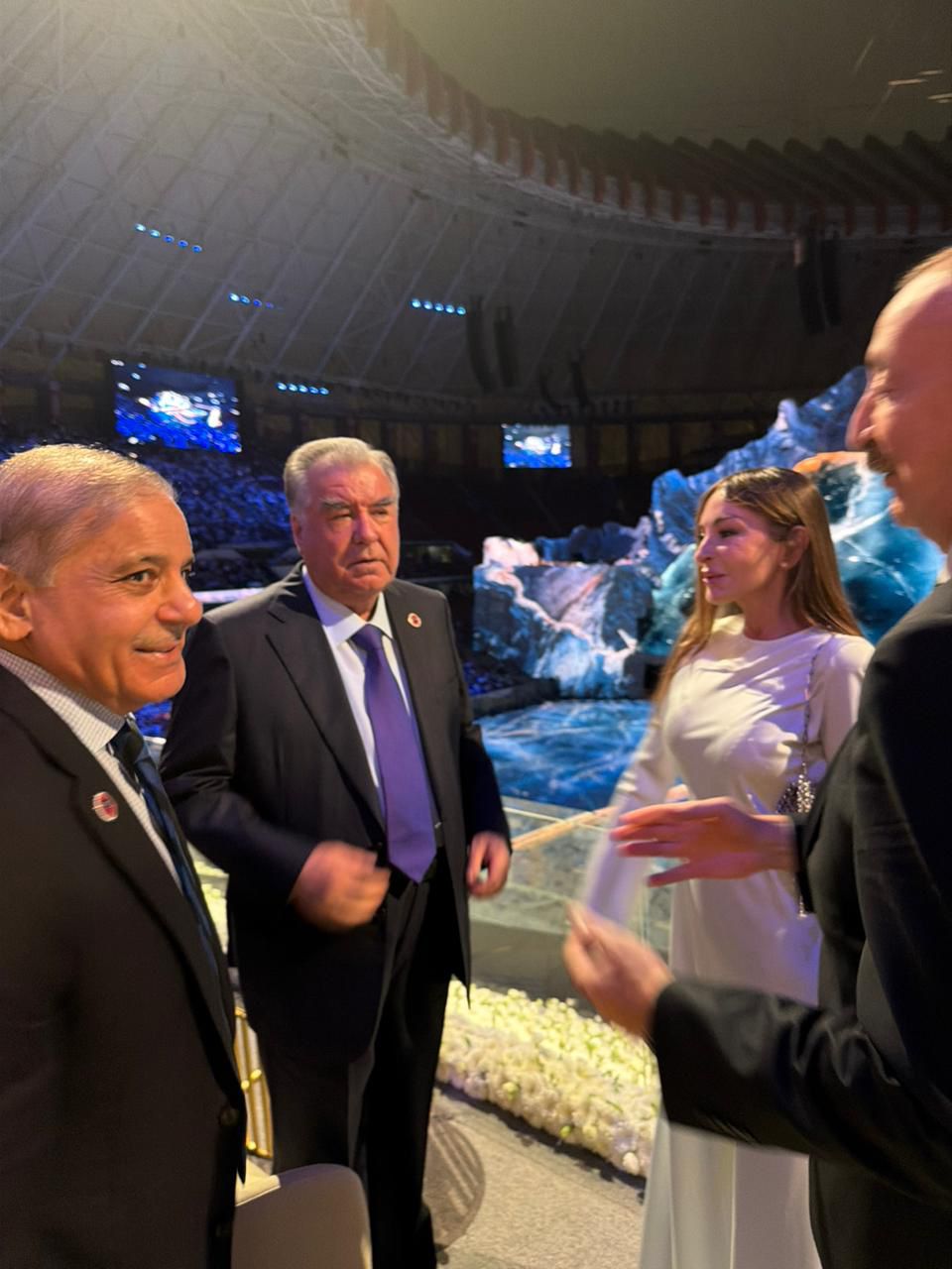 Bişkekdə İlham Əliyev və Mehriban Əliyevanın dünya liderləri ilə səmimi görüşü – FOTO