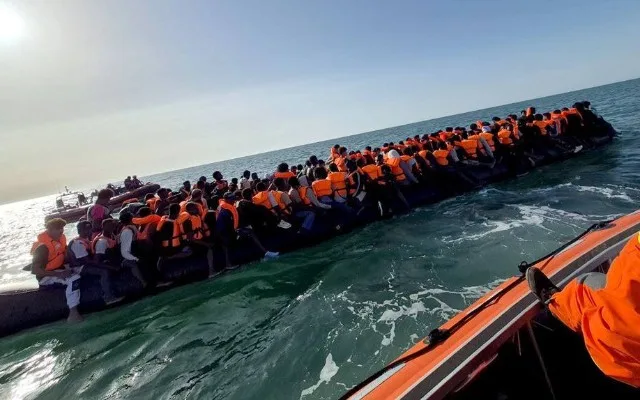 Miqrantlarla bağlı yeni rekord: 230 nəfər bir qayıqla gəldi
