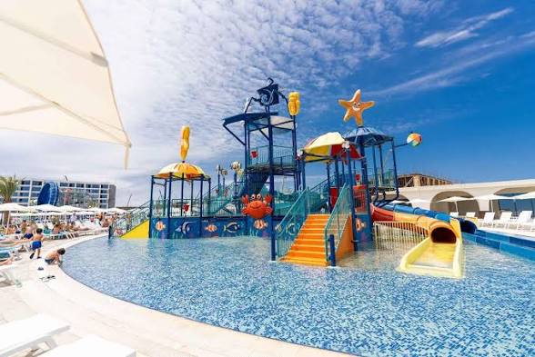 Sea Breeze-də hovuzda qorxulu anlar: uşağın ayağı nasosda sıxıldı-Foto+Video