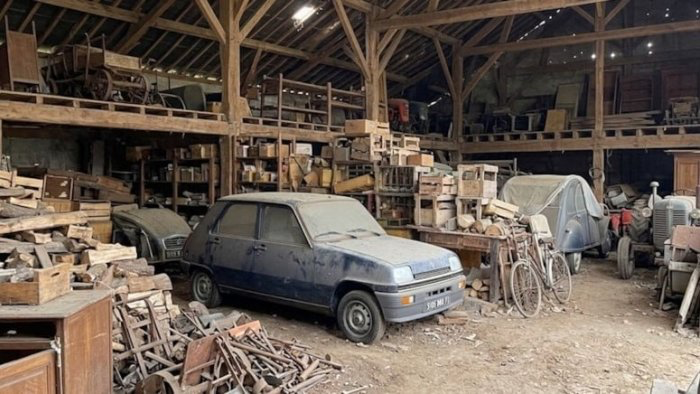 43 il samanlıqda qalan “Renault 5” 65 min avroya satıldı