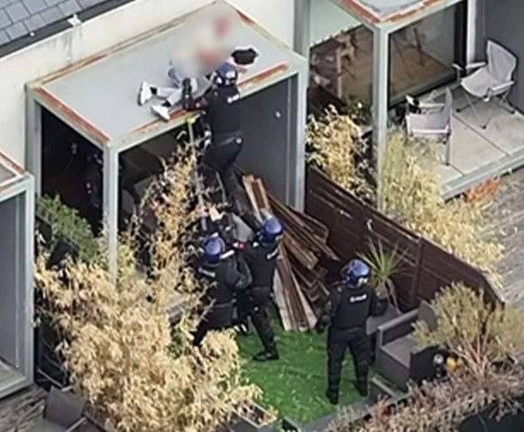 Polisdən qaçıb damda gizləndi, yatarkən yaxalandı