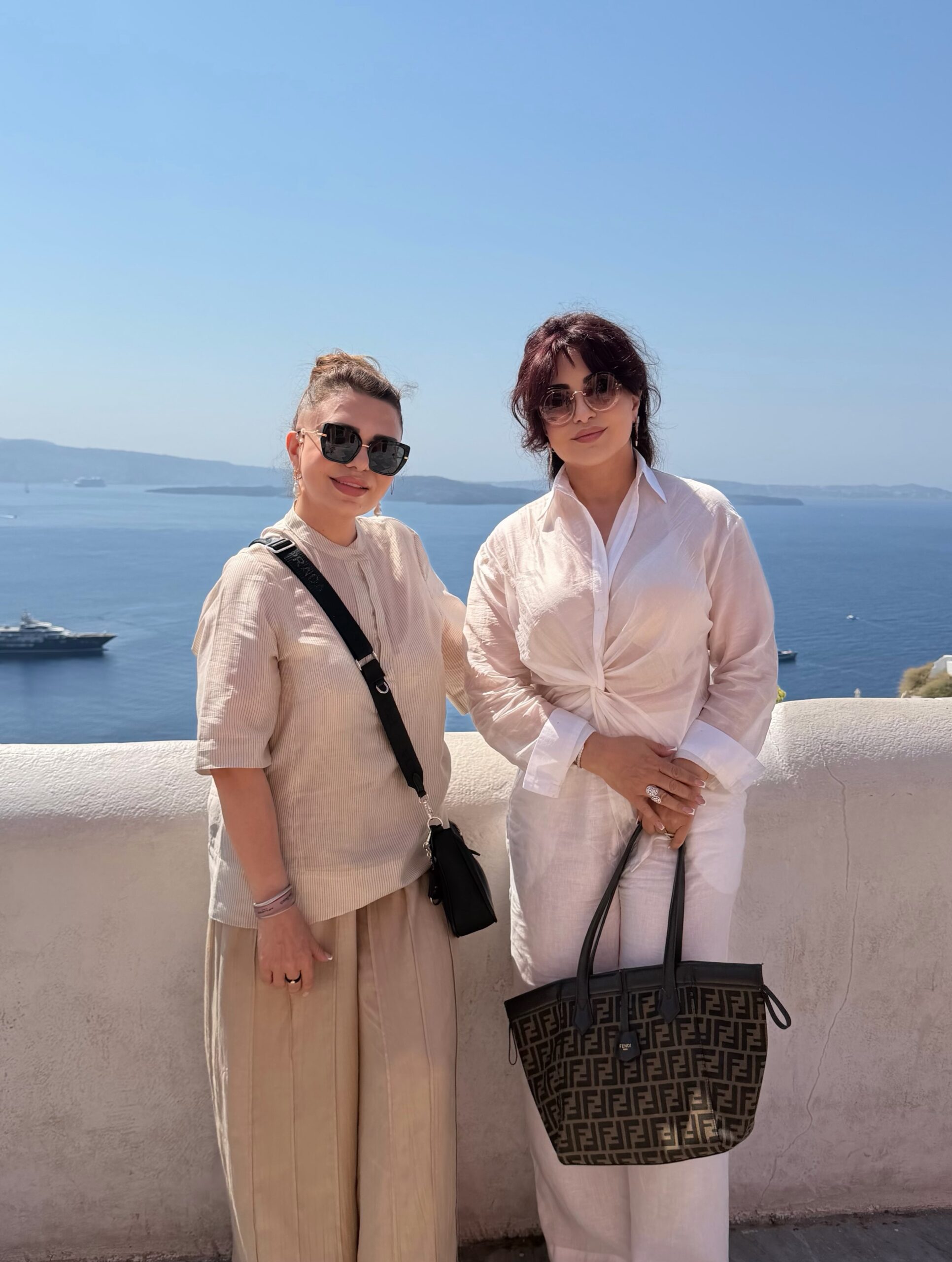 Nəzakət Teymurova Yunanıstanda istirahətdə – Tanınmış aparıcı ilə birlikdə