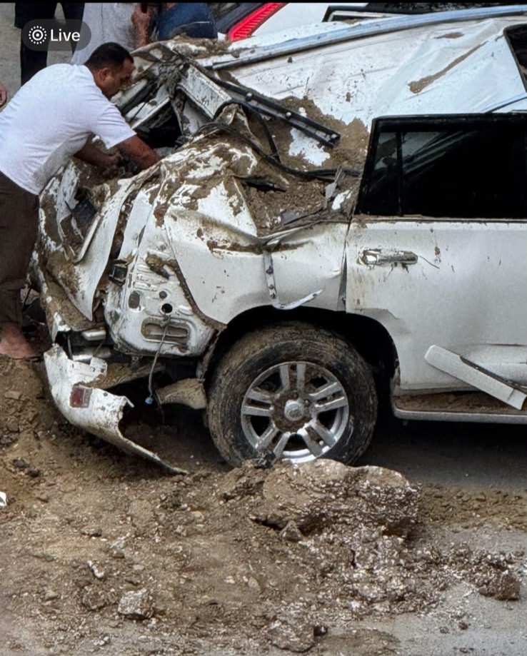 Bakıda torpaq sürüşməsi: Avtomobillər torpaq altında qaldı – VİDEO+FOTO
