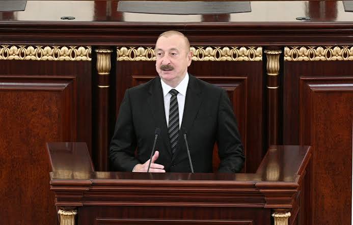“Azərbaycan dilində söz varsa, onu əcnəbi kəlmə ilə əvəzləmək qəbuledilməzdir”-İlham Əliyev