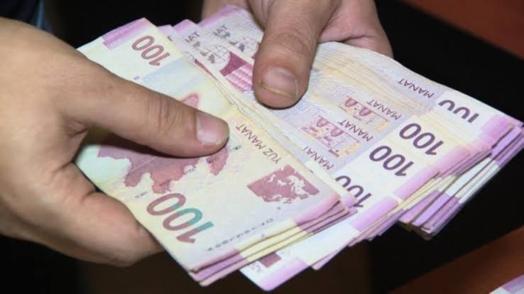 Ev sahibinin yoxluğundan istifadə edib 10 min manat oğurladı