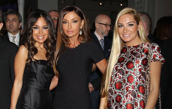 Leyla və Arzu Əliyevalardan Mehriban Əliyevaya doğum günü təbriki – FOTO