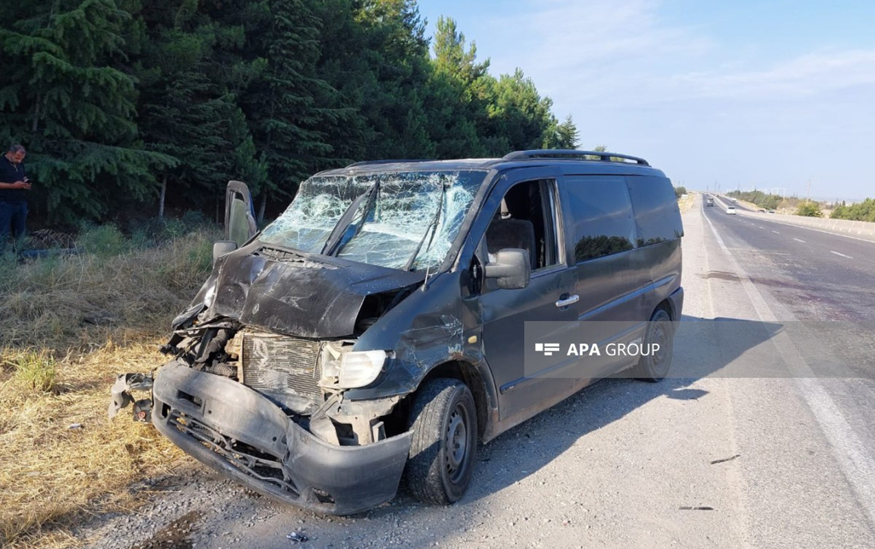 Hacıqabulda Vito “KamAZ”a çırpıldı: 5 nəfər yaralandı
