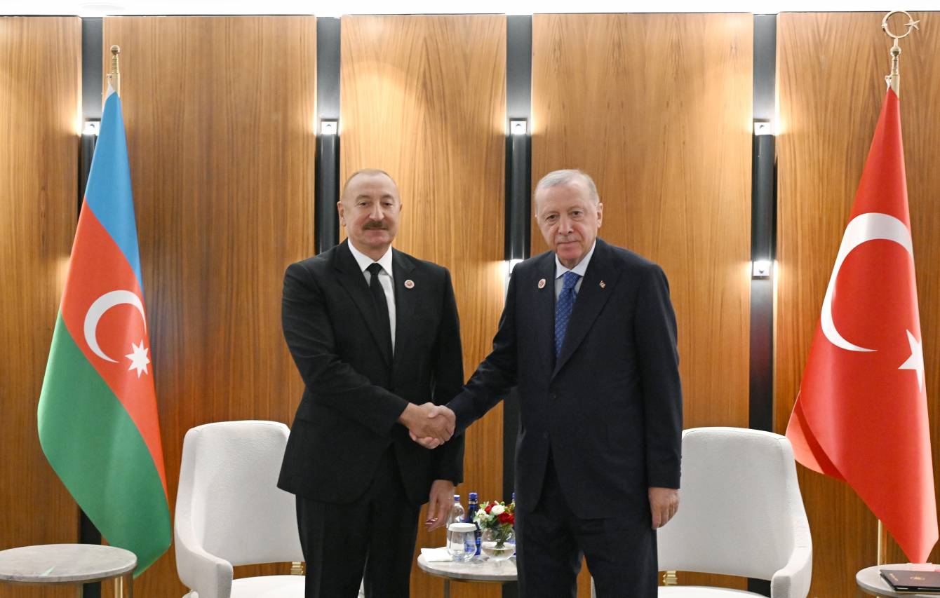 İlham Əliyev Ərdoğanla Bişkekdə görüşüb-FOTO