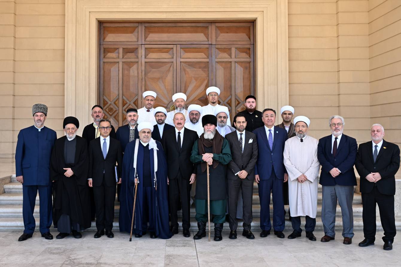 İlham Əliyev beynəlxalq konfransların iştirakçılarını qəbul edib-FOTO