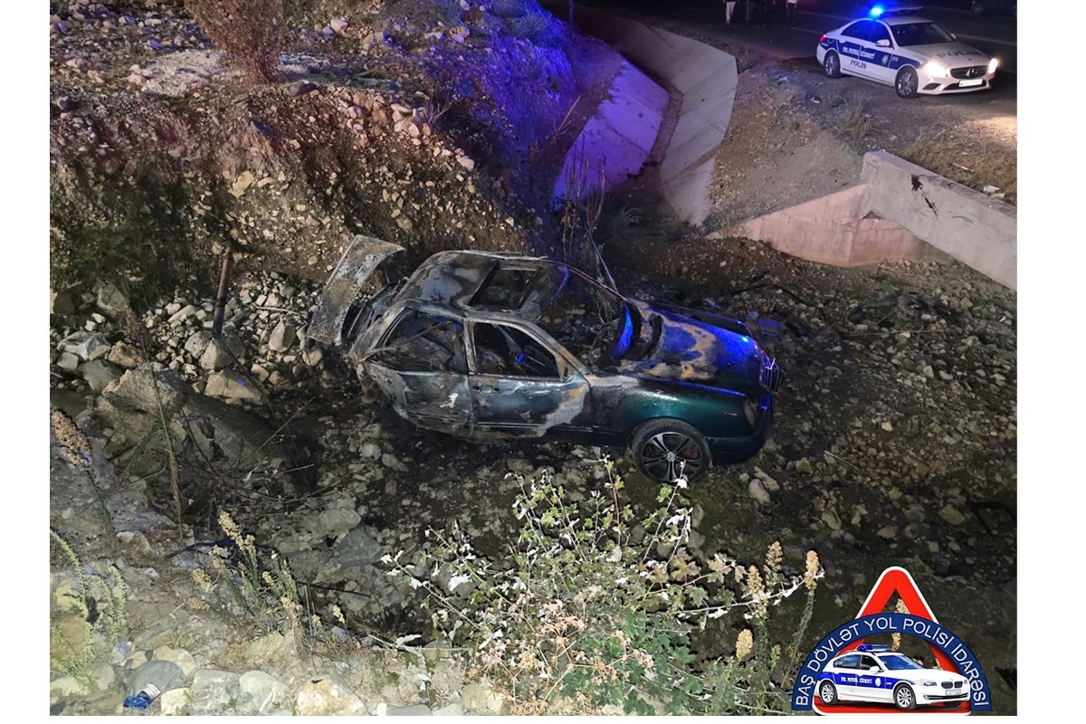 Mercedes aşaraq yandı: qadın öldü, həyat yoldaşı yaralandı