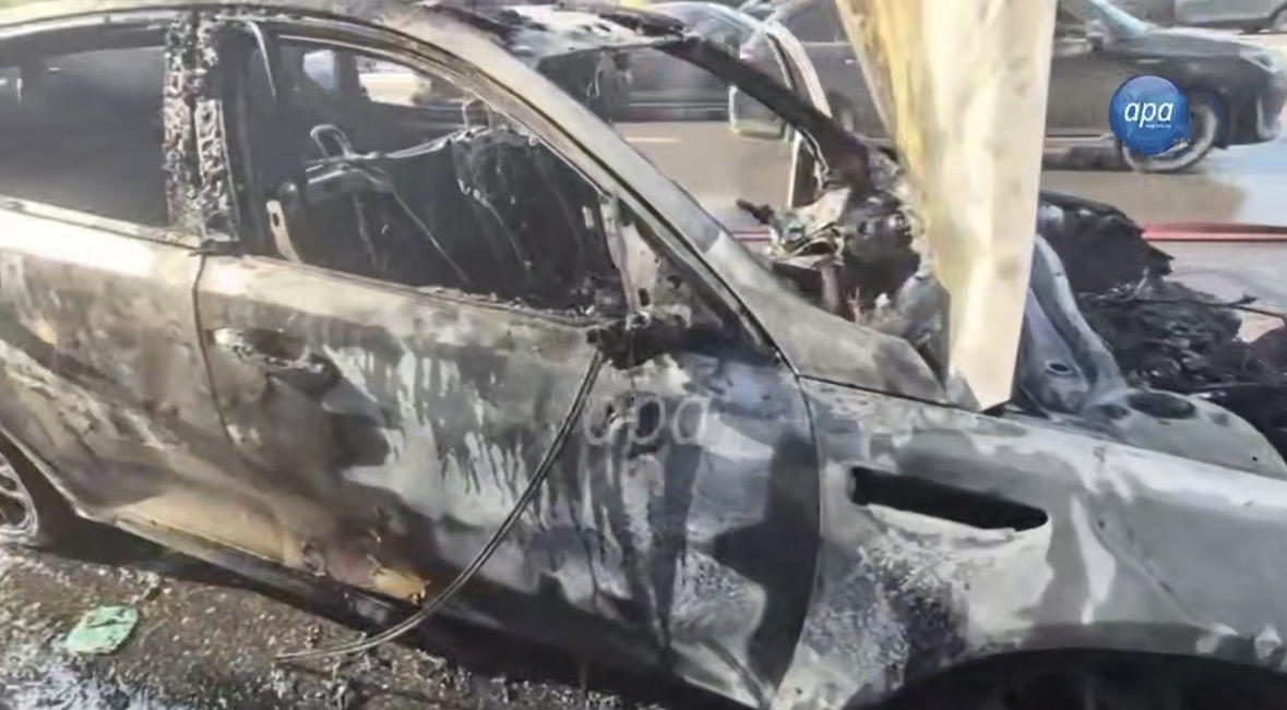 Bakıda “KİA” markalı avtomobil yanıb-Video