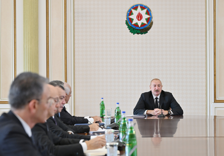 Prezident İlham Əliyevin sədrliyi ilə müşavirə keçirildi-FOTO