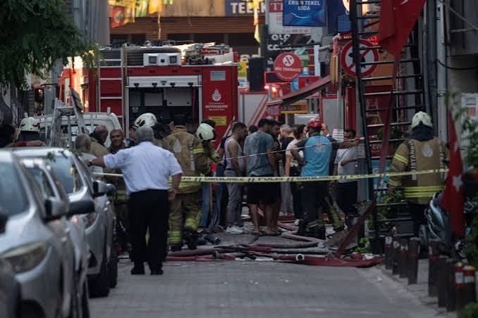 İstanbulda hoteldə güclü yanğın: 12 nəfər yaralanıb-VİDEO