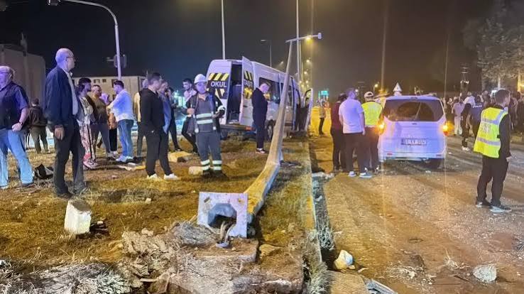 Toydan dönüş faciə ilə nəticələndi: 21 nəfər yaralandı