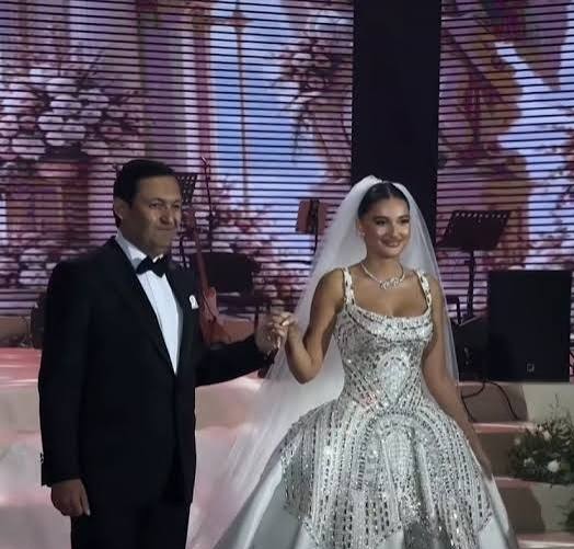Aygün, Röya və Demet Akalın eyni toyda – baxın gəlin kimin qızıdır-VİDEO