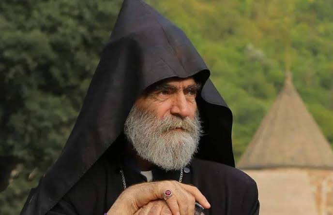 Separatizmin əsas ideoloqlarından biri olmuş erməni arxiyepiskop ABŞ-da status aldı-FOTO